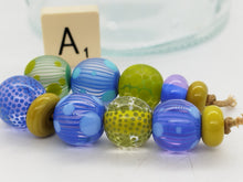 Load image into Gallery viewer, Moogin beads - Large Round Set A 36039
