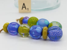 Load image into Gallery viewer, Moogin beads - Large Round Set A 36039
