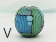 Load image into Gallery viewer, Moogin beads - Round Patchwork Focal V 36038
